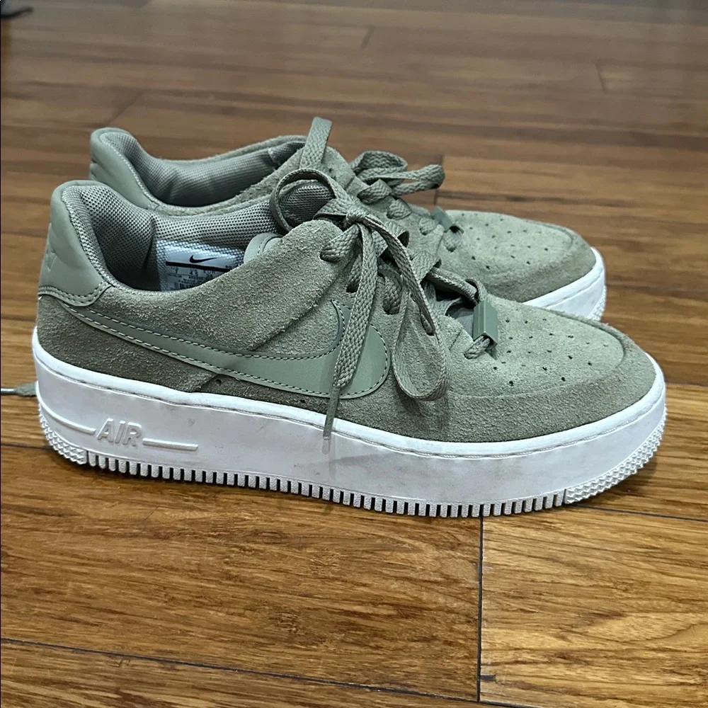 Nike Women's Air Force 1 Sage Low sneakers 7 US - Picture 3 of 6